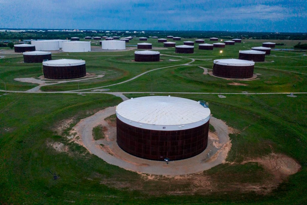The inventory versus geopolitical game in oil markets