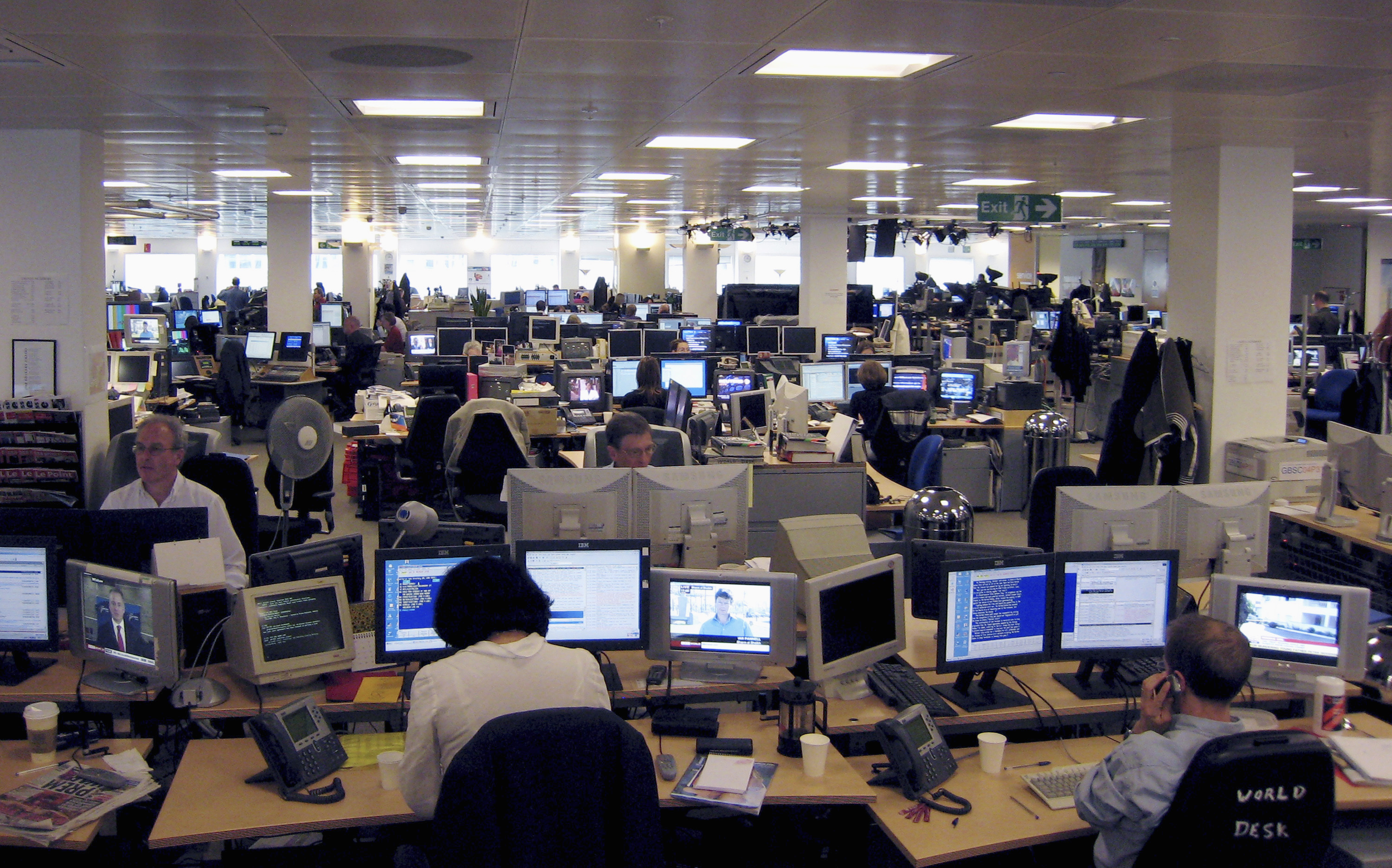 Employees at work in Reuters’ London newsroom. (Reuters)