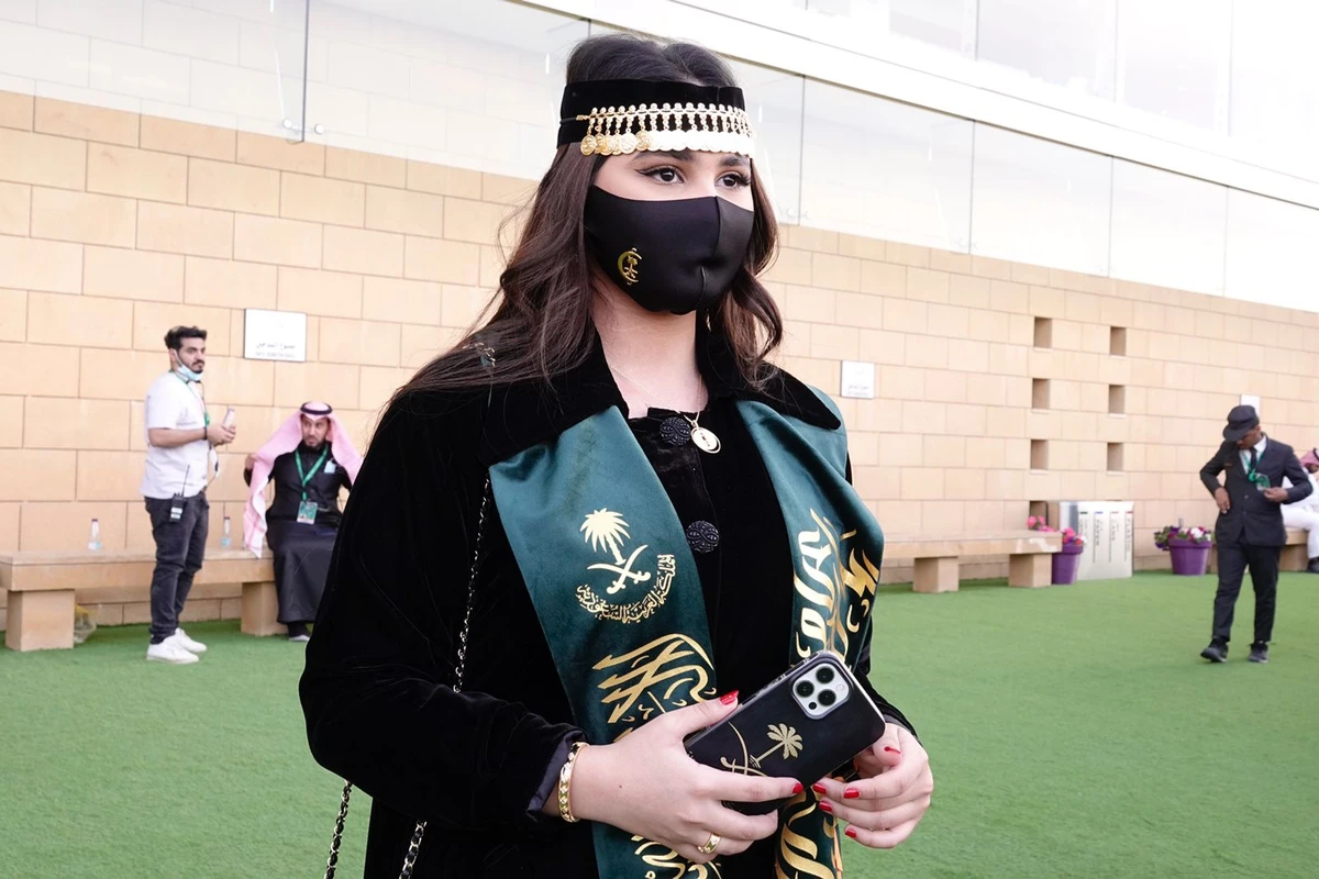 It was not just on track where the stakes were high at the Saudi Cup, once again the fashion stakes were raised off track as spectators pulled out all the stops and dressed to impress. (AN Photo/Huda Bashatah)