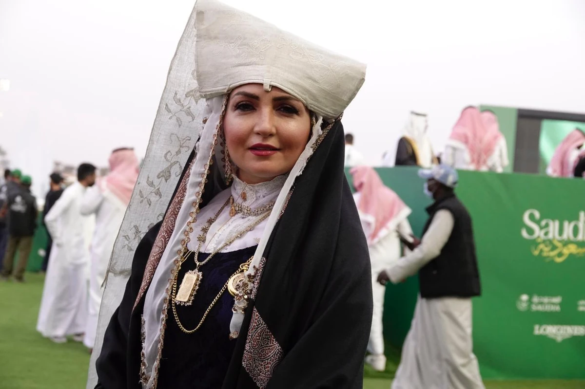 It was not just on track where the stakes were high at the Saudi Cup, once again the fashion stakes were raised off track as spectators pulled out all the stops and dressed to impress. (AN Photo/Huda Bashatah)