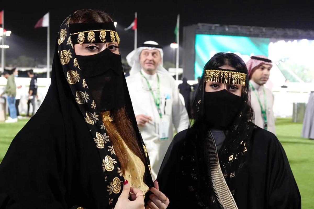 It was not just on track where the stakes were high at the Saudi Cup, once again the fashion stakes were raised off track as spectators pulled out all the stops and dressed to impress. (AN Photo/Huda Bashatah)