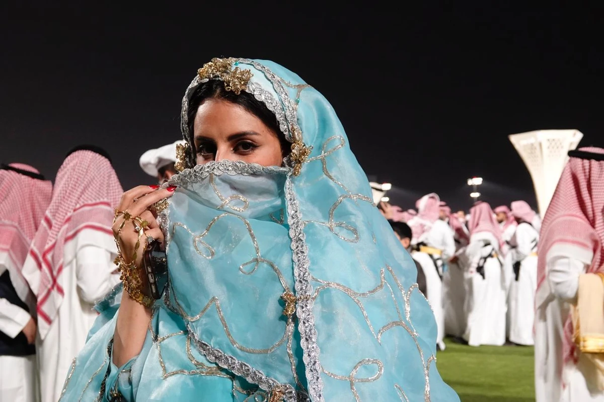 It was not just on track where the stakes were high at the Saudi Cup, once again the fashion stakes were raised off track as spectators pulled out all the stops and dressed to impress. (AN Photo/Huda Bashatah)