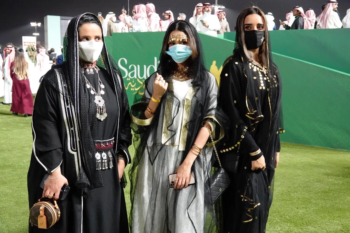 It was not just on track where the stakes were high at the Saudi Cup, once again the fashion stakes were raised off track as spectators pulled out all the stops and dressed to impress. (AN Photo/Huda Bashatah)