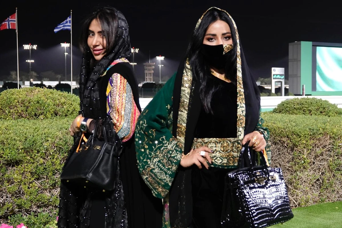 It was not just on track where the stakes were high at the Saudi Cup, once again the fashion stakes were raised off track as spectators pulled out all the stops and dressed to impress. (AN Photo/Huda Bashatah)