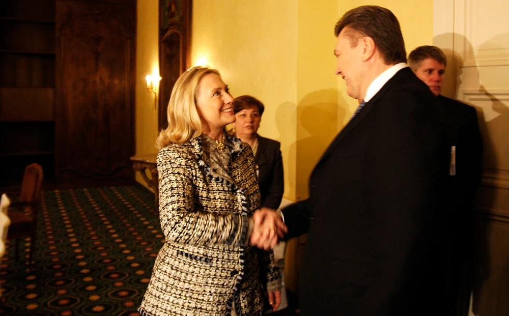 U.S. Secretary of State Hillary Clinton meets Ukrainian president Viktor Yanukovych, 48th Munich Security Conference, Feb. 4, 2012. (Wiki Commons)