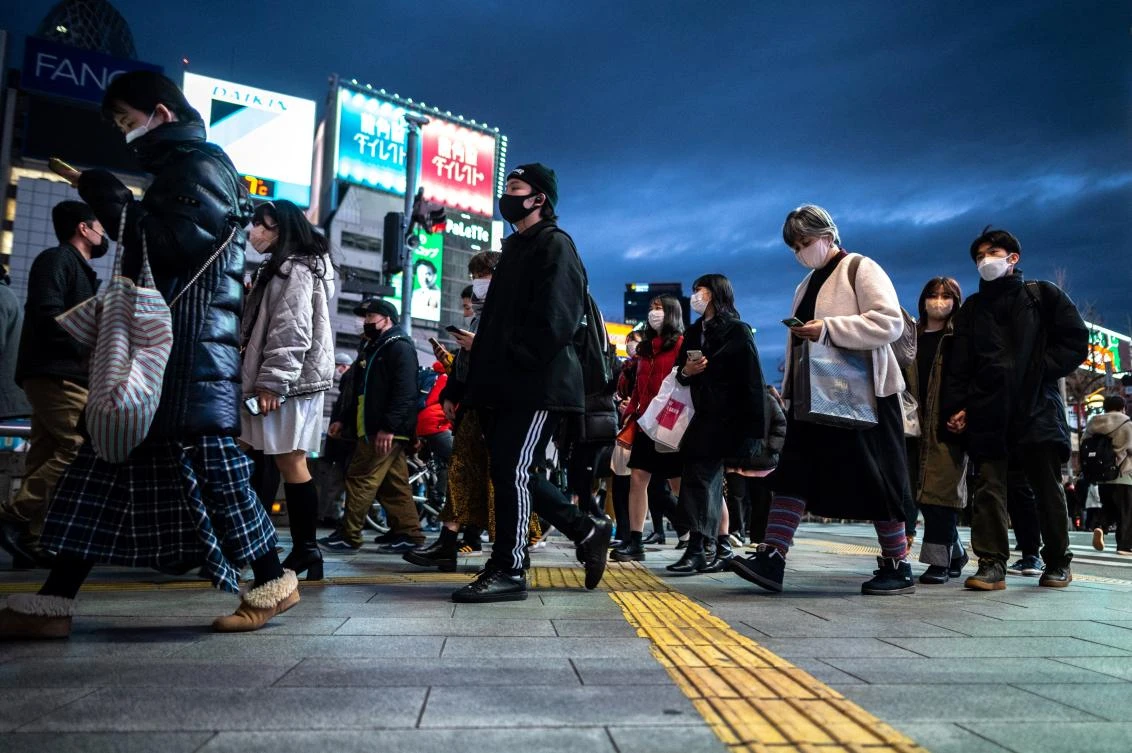 Tokyo reported 21,576 new cases, exceeding the previous record of 17,631 in Japan’s capital on Friday. (File/AFP)