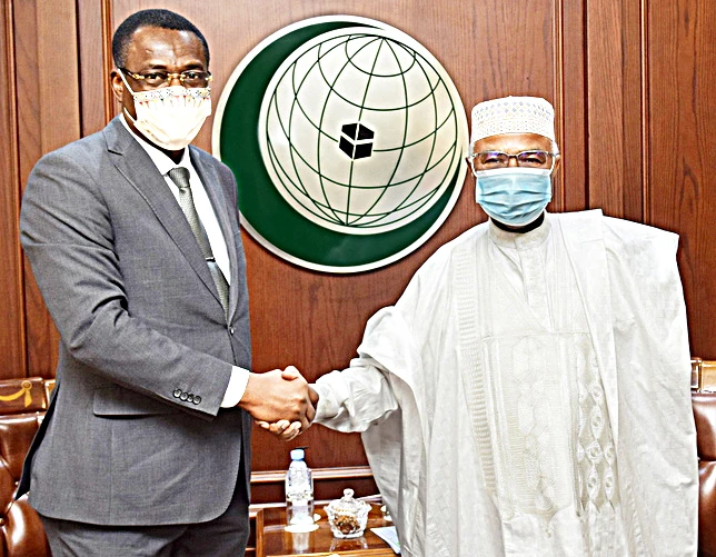 Gabon’s Ambassador Extraordinary and Plenipotentiary to Saudi Arabia Ibrahim Membourou meets OIC Secretary-General Hissein Brahim Taha.