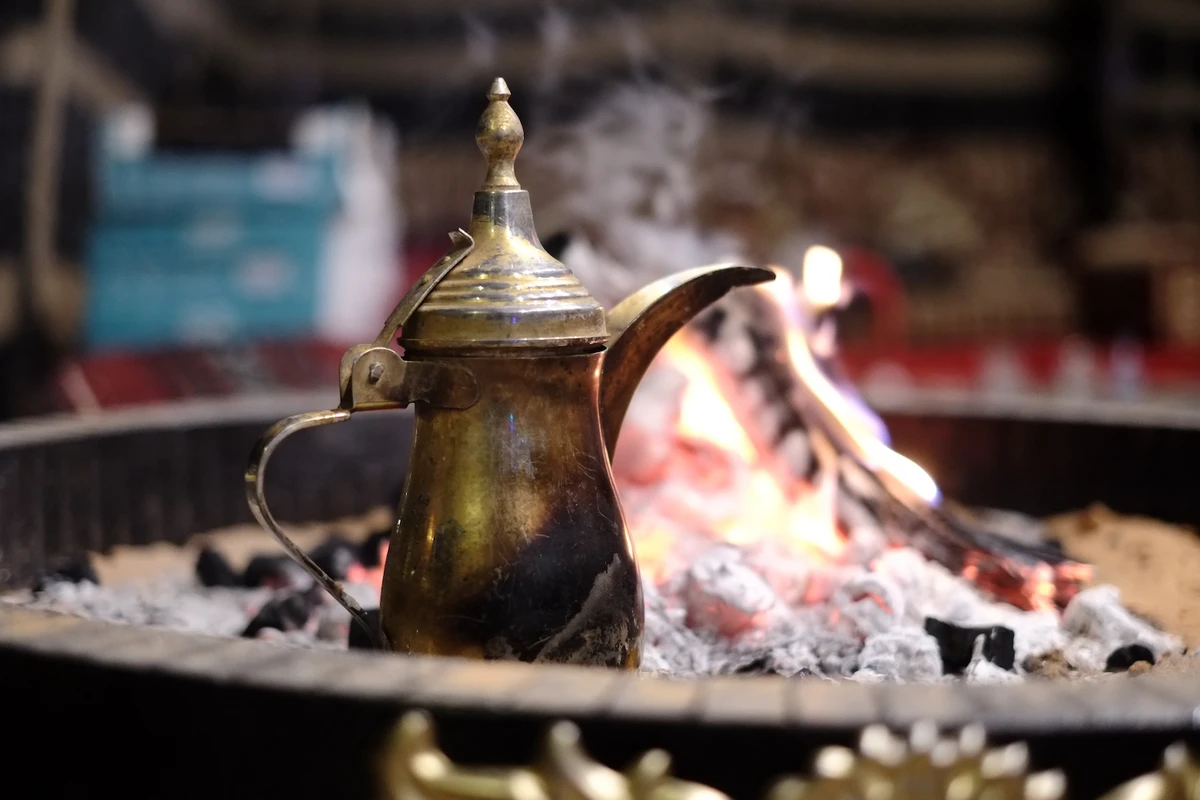 Coffee has long been an intrinsic part of Saudi culture, representing values such as generosity and hospitality, and regularly features in songs, poems and paintings. (File/Shutterstock)
