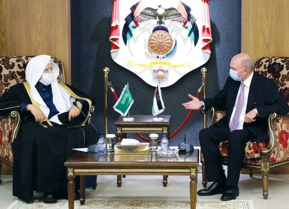 Jordanian Senate Speaker Faisal Al-Fayez, right, receives Saudi Shoura Council Speaker Abdullah Al-Asheikh in Amman on Thursday. (SPA)