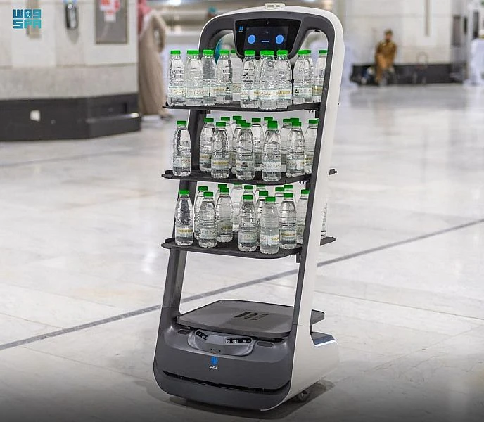 Saudi authorities deploy robots to dispense Zamzam water in Two Holy Mosques