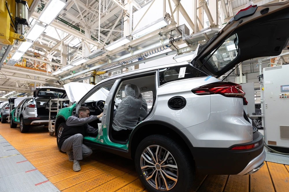 French group Faurecia targets sales of $38bn in 2025 as it seals Hella deal