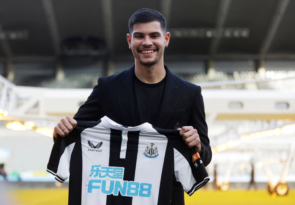 Newcastle United present new signing Bruno Guimaraes at St. James’ Park, Newcastle, England, Feb. 7, 2022. (Reuters)