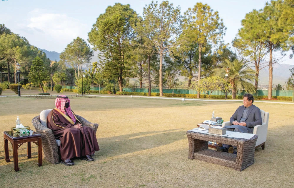Saudi interior minister meets Pakistani PM Imran Khan