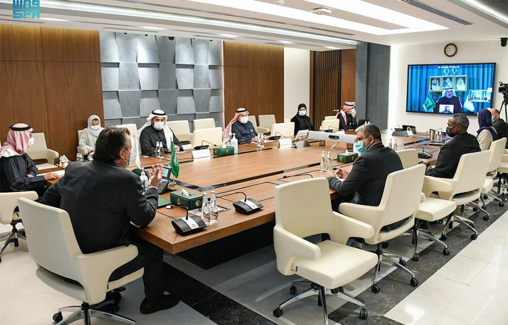KSrelief chief Dr. Abdullah Al-Rabeeah meets with David Gressly, UN resident coordinator for Yemen. (SPA)