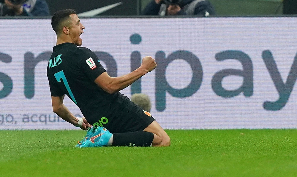 Inter Milan's Alexis Sanchez celebrates after scoring against Roma during the Italian Cup soccer match between Inter Milan and Roma at the San Siro stadium, in Milan, Italy, on Tuesday, Feb. 8, 2022. (AP)