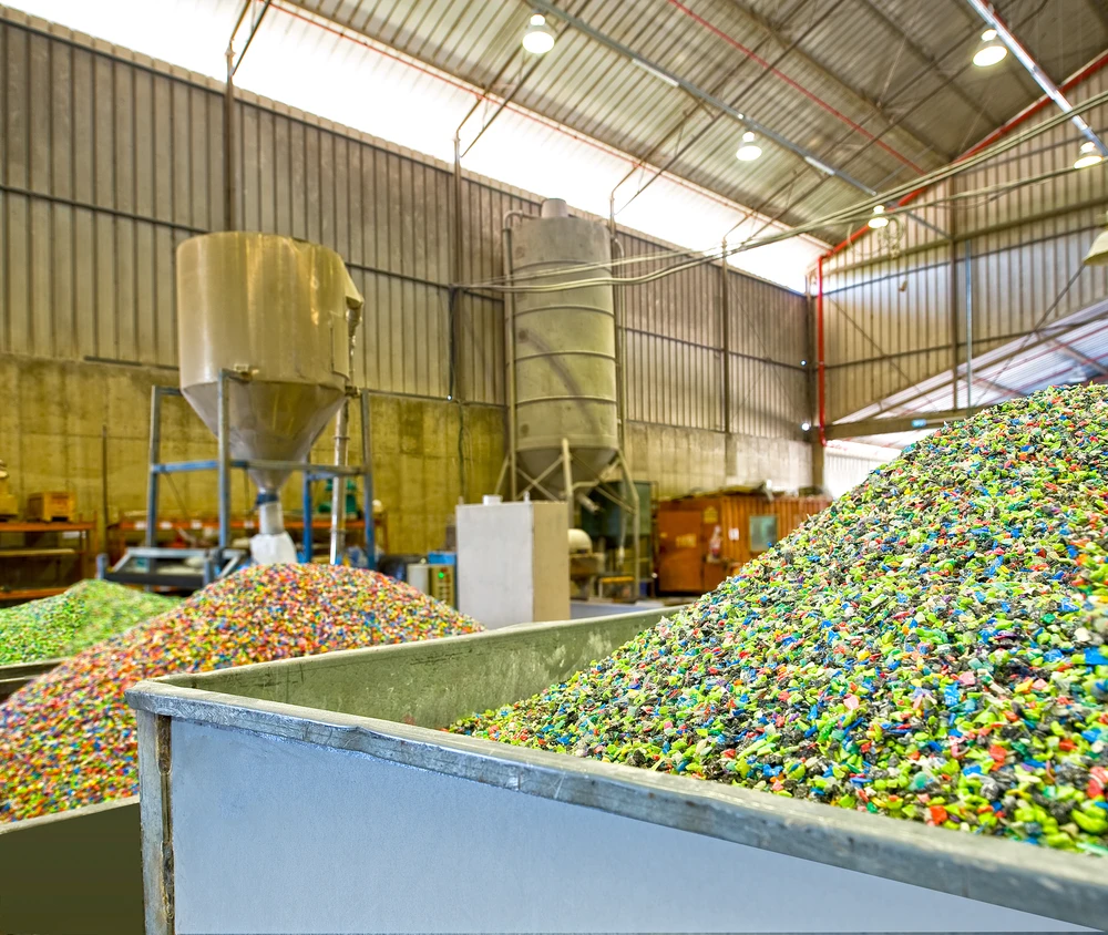 Egypt, US firm mull the establishment of eco-friendly plastic alternatives plant