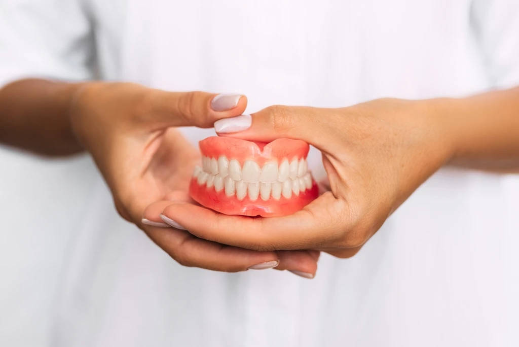A British man was left open-mouthed after Spanish authorities returned the false teeth he lost on a boozy night out in Benidorm 11 years ago. (Shutterstock)