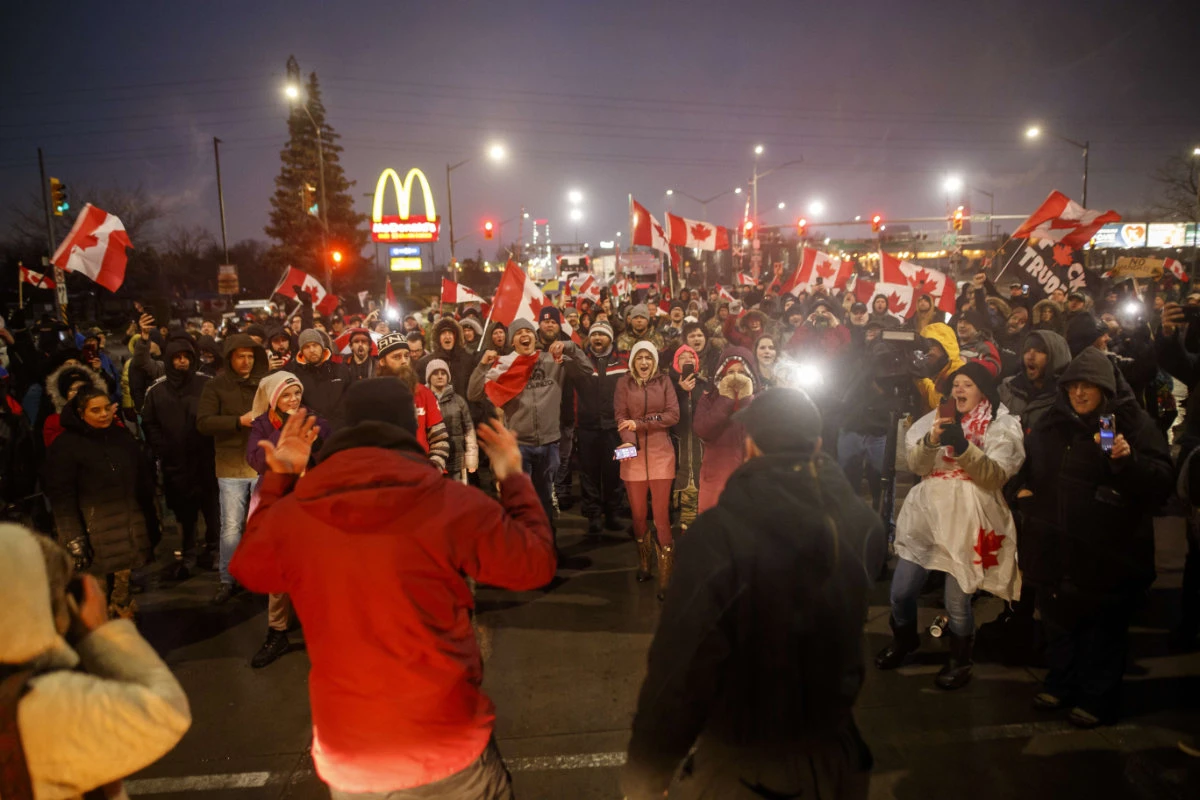 Canadian judge orders an end to blockade at border bridge