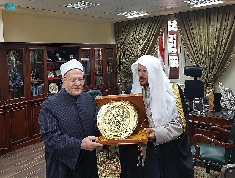 Saudi Islamic affairs minister meets Grand Mufti of Egypt in Cairo