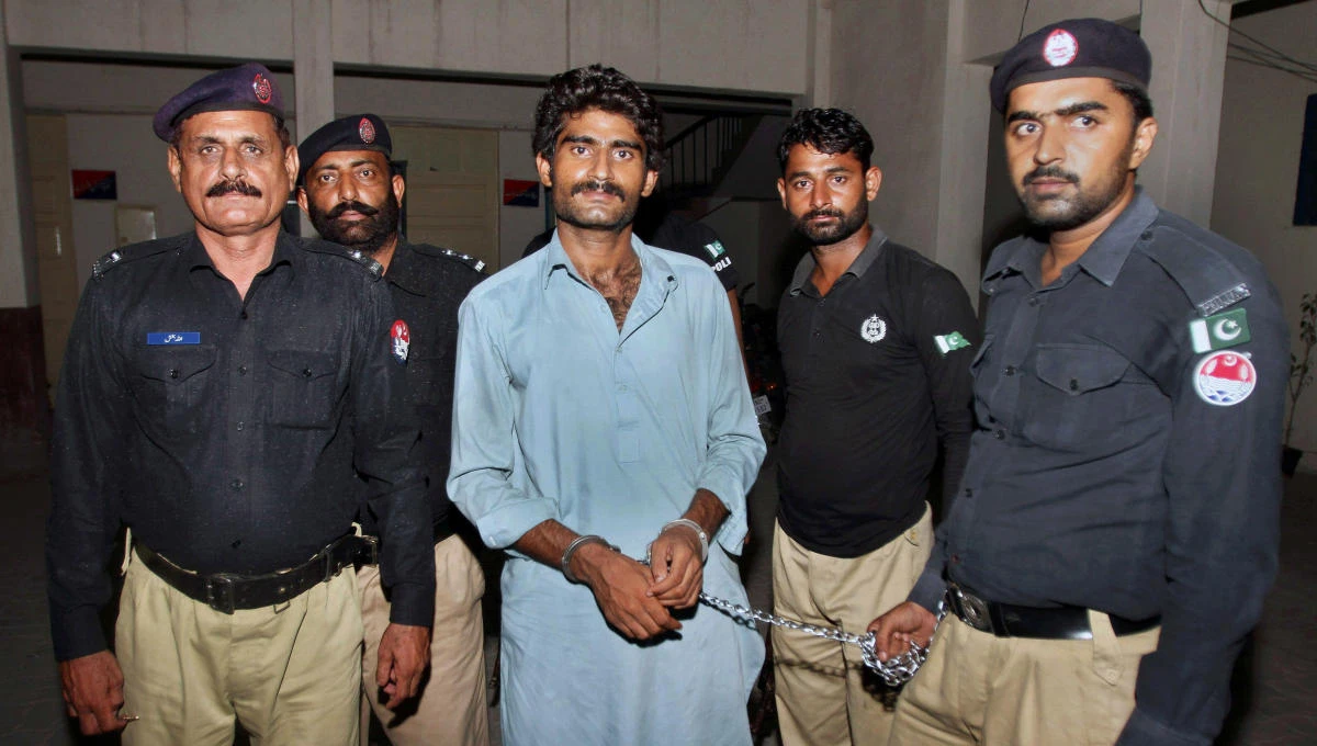 Police officers present Waseem Azeem, the brother of slain social media star Qandeel Baloch, to the media following his arrest, at a police station in Multan, Pakistan, July 17, 2016. (File/AP)