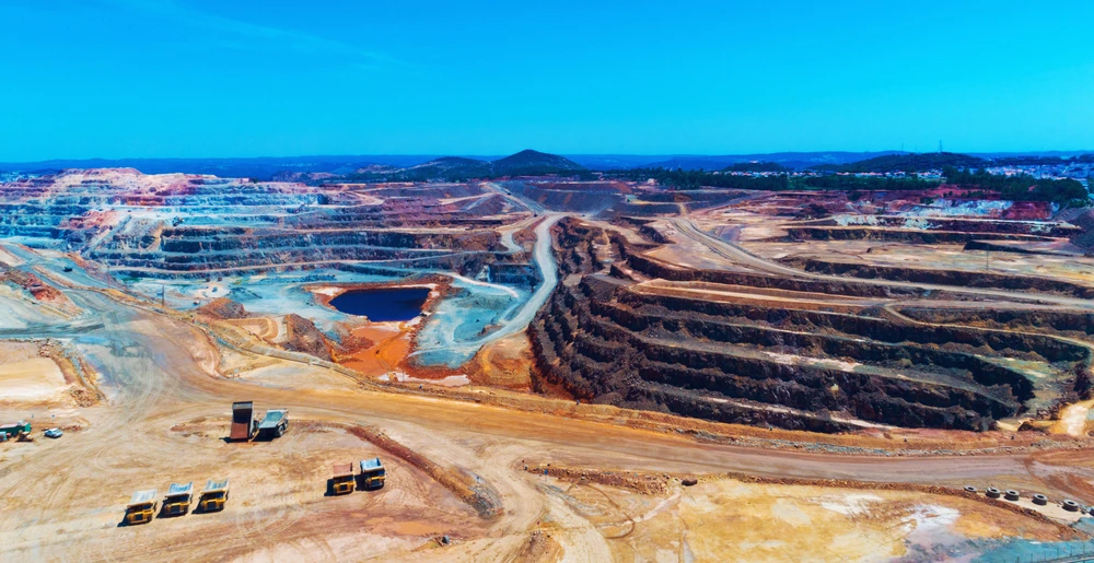 Mining duo pay investors record $12bn despite Glencore scandal