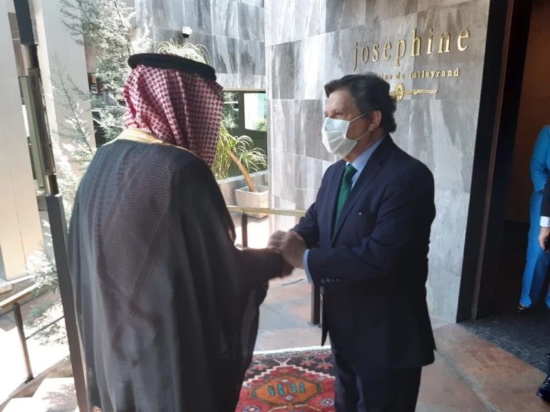 Saudi Arabia’s Minister of State for Foreign Affairs Adel Al-Jubeir meets Paraguayan Foreign Minister Euclides Acevedo. (Twitter/@AdelAljubeir)