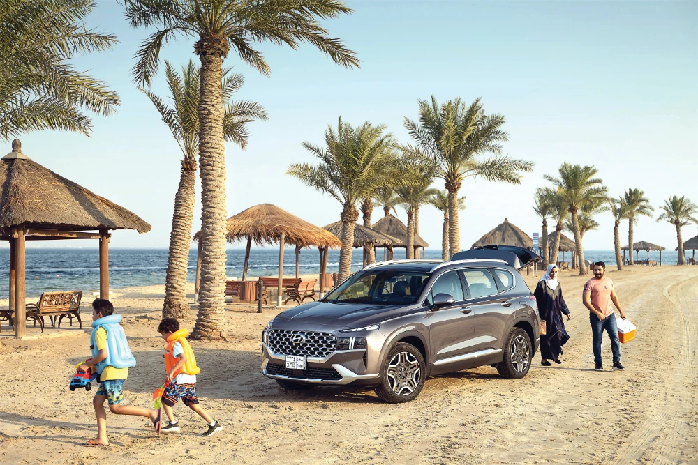 The new Santa Fe comes with a refreshed design of its exterior and interior, and an array of novelty features enabling an enhanced driving experience.