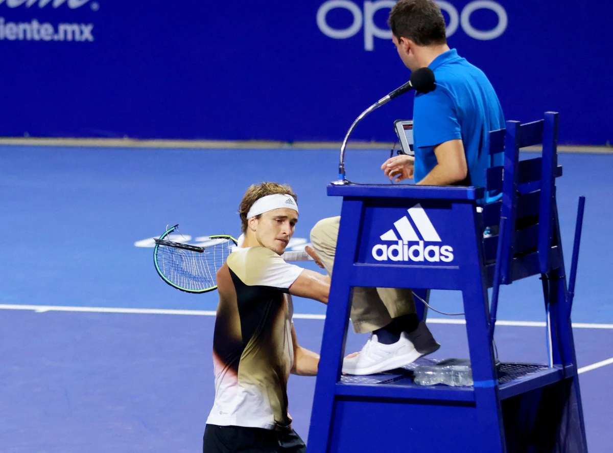 Germany's Alexander Zverev hits the umpire's chair with his racket on Feb. 22,2022. (Abierto Mexico de Tenis/Handout via REUTERS)