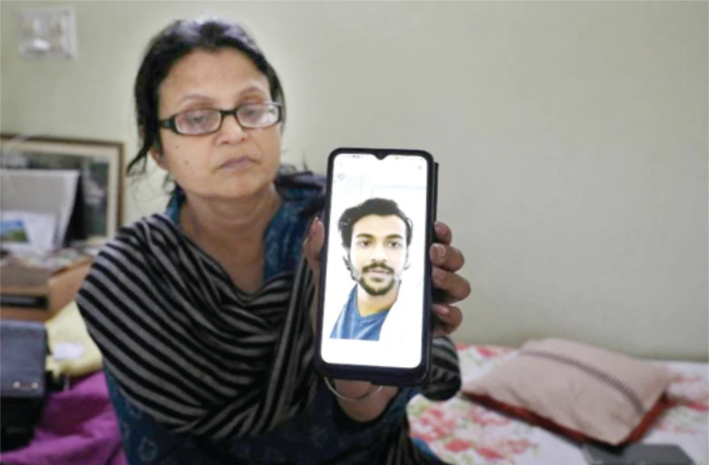 The mother of Pushpak Swarnakar, a medical student at Ukraine’s Ternopil National Medical University, shows a photo of her son. (Reuters)