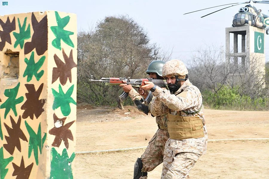 Saudi land forces, Pakistani army continue joint exercise
