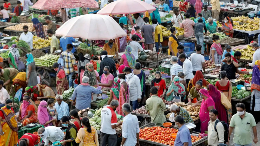 Shoppers at an outdoor vegetable and fruit market in Ahmedabad, India. (Reuters/File)