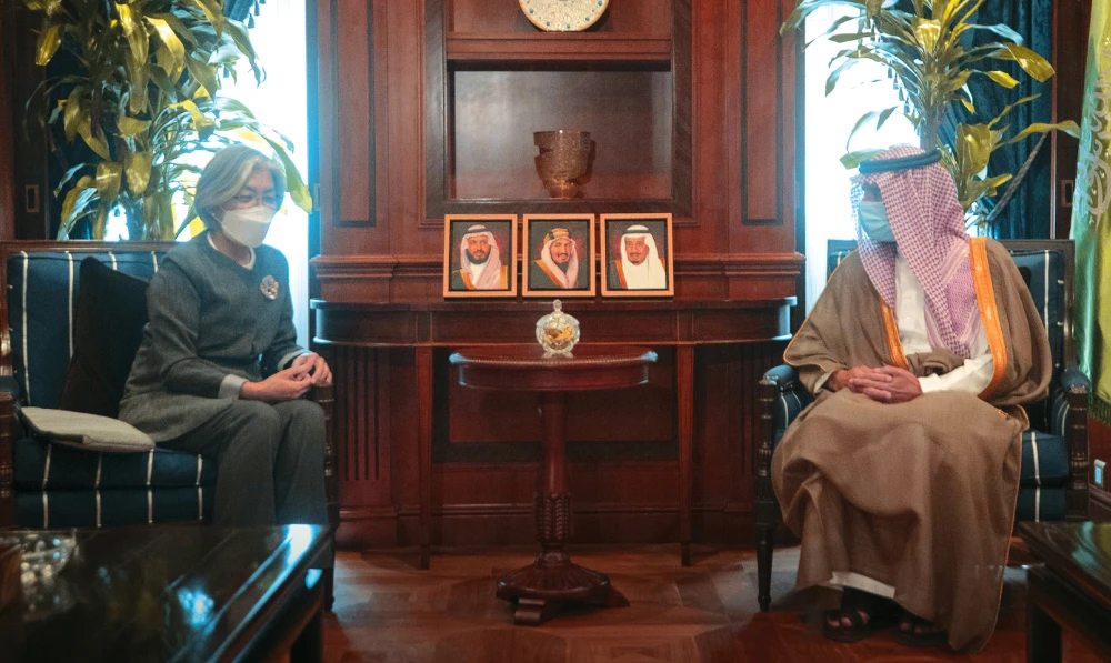 Adel Al-Jubeir receives South Korea’s former foreign affairs minister
