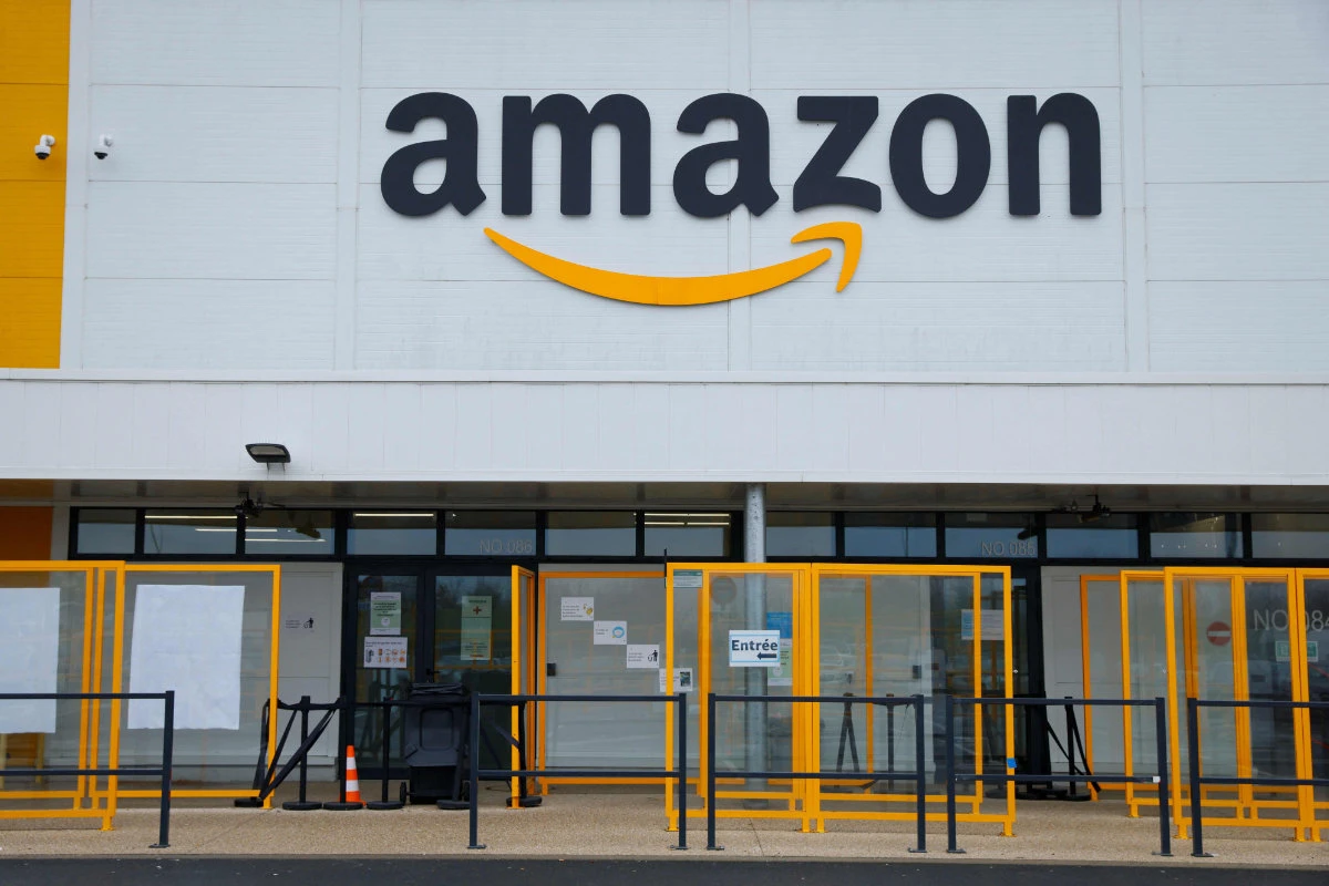 Amazon to shut its bookstores and other shops as its grocery chain expands