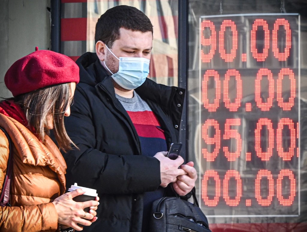 Ukraine Crisis: Fitch and Moody’s slash Russia’s rating to junk; Ruble collapses