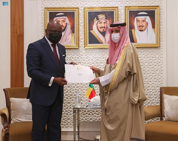 Saudi Foreign Minister Prince Faisal bin Farhan receives his Beninese counterpart Aurelien Agbenonci. (SPA)