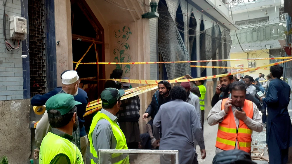 Death toll rises in Pakistan mosque bombing