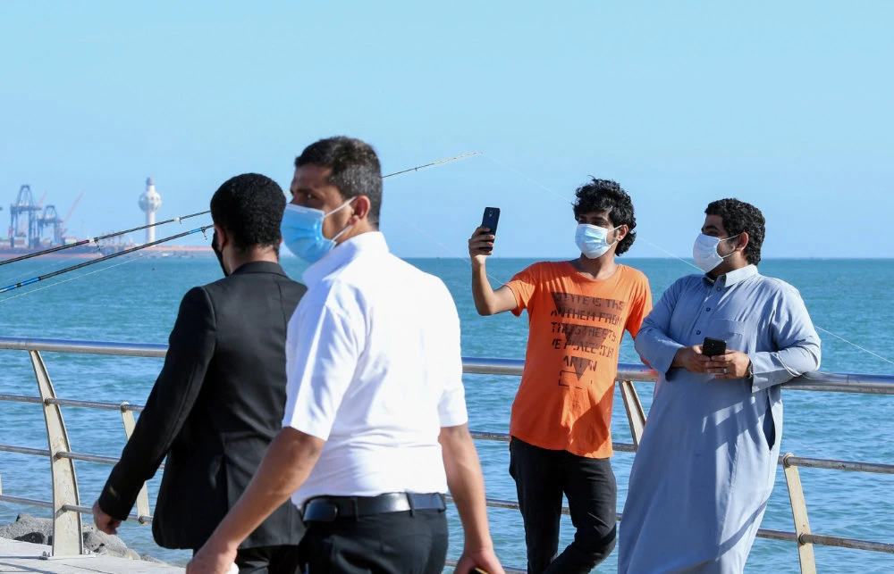 People spend time at the seafront promenade in the Saudi seaport of Jeddah. (AFP file photo)