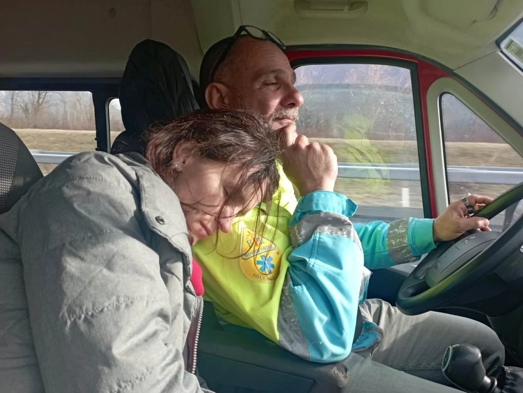 Italian citizen Davide Dipietro with Ukrainian fiancée, Nathalia, sleeping beside him while driving to Sicily from Polish-Ukrainian border after a 5,000km nonstop road trip to save her and her two kids from war-torn zone. (Dipietro Davide/Facebook)