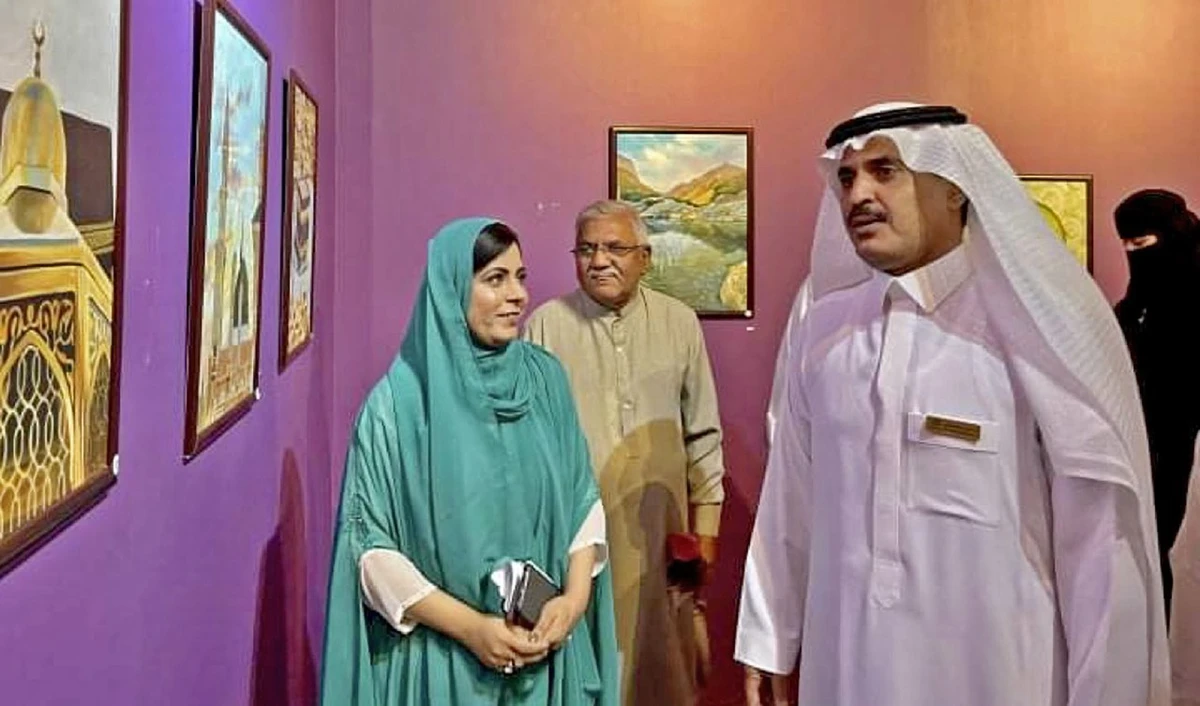 Pakistani woman becomes first international artist to hold solo show in Madinah
