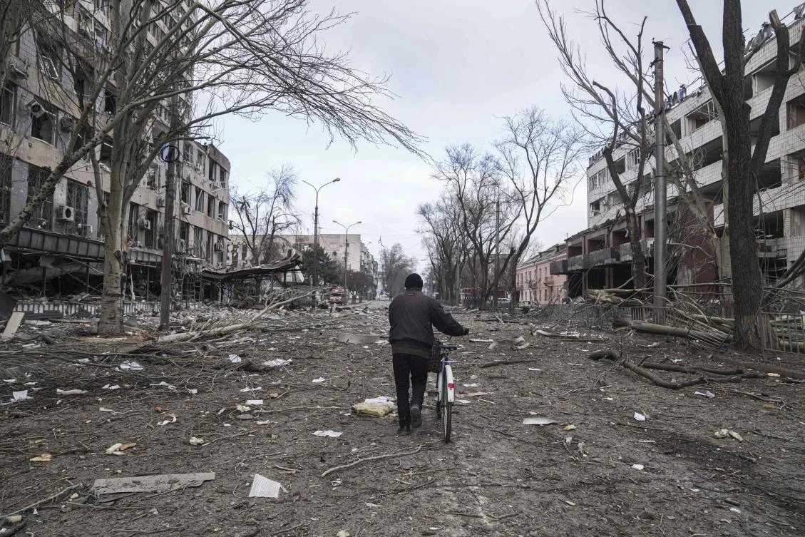 Ukraininan president Volodymyr Zelenskiy said that not a single civilian had been able to leave Mariupol on Thursday. (AP)