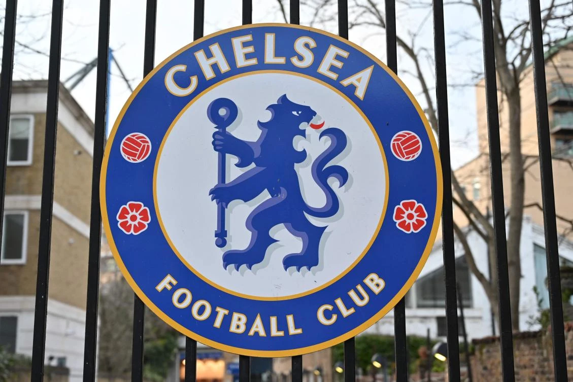 Chelsea shirt sponsor Three announced Thursday it was suspending its deal with the Premier League club after the UK government slapped sanctions on Russian owner Roman Abramovich. (AFP)