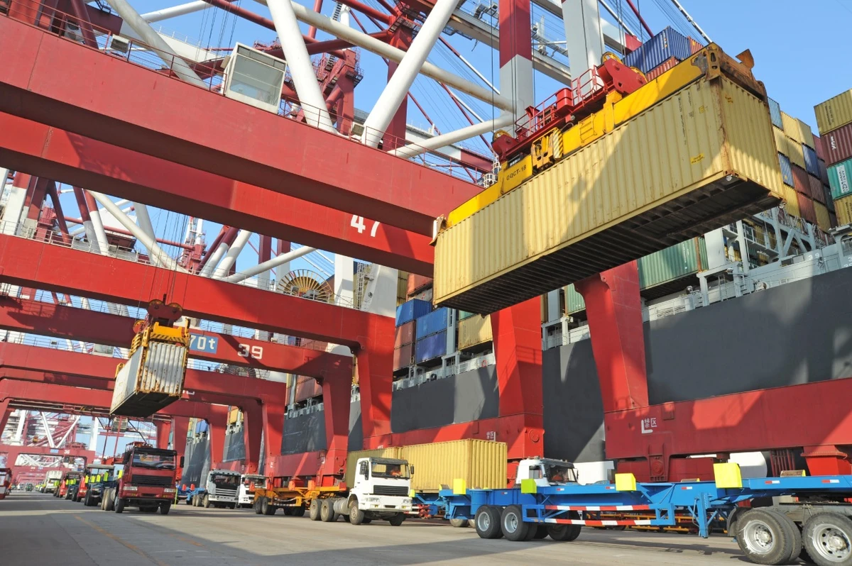 China’s technology and manufacturing equipment can contribute to GCC’s economic transformation and create more jobs in the non-oil industry. Shutterstock