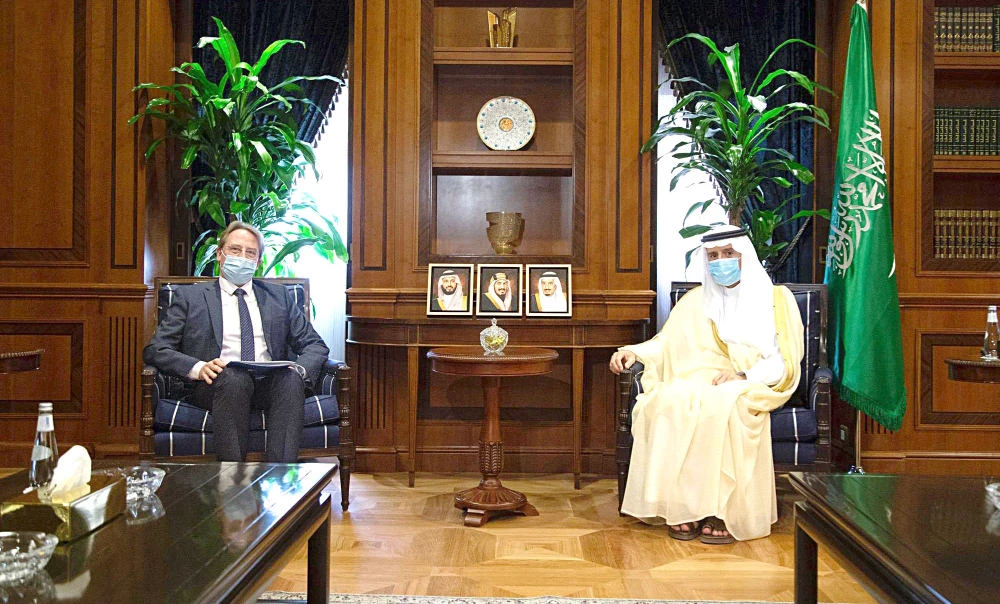 Saudi minister Al-Jubeir meets French, US envoys in Riyadh