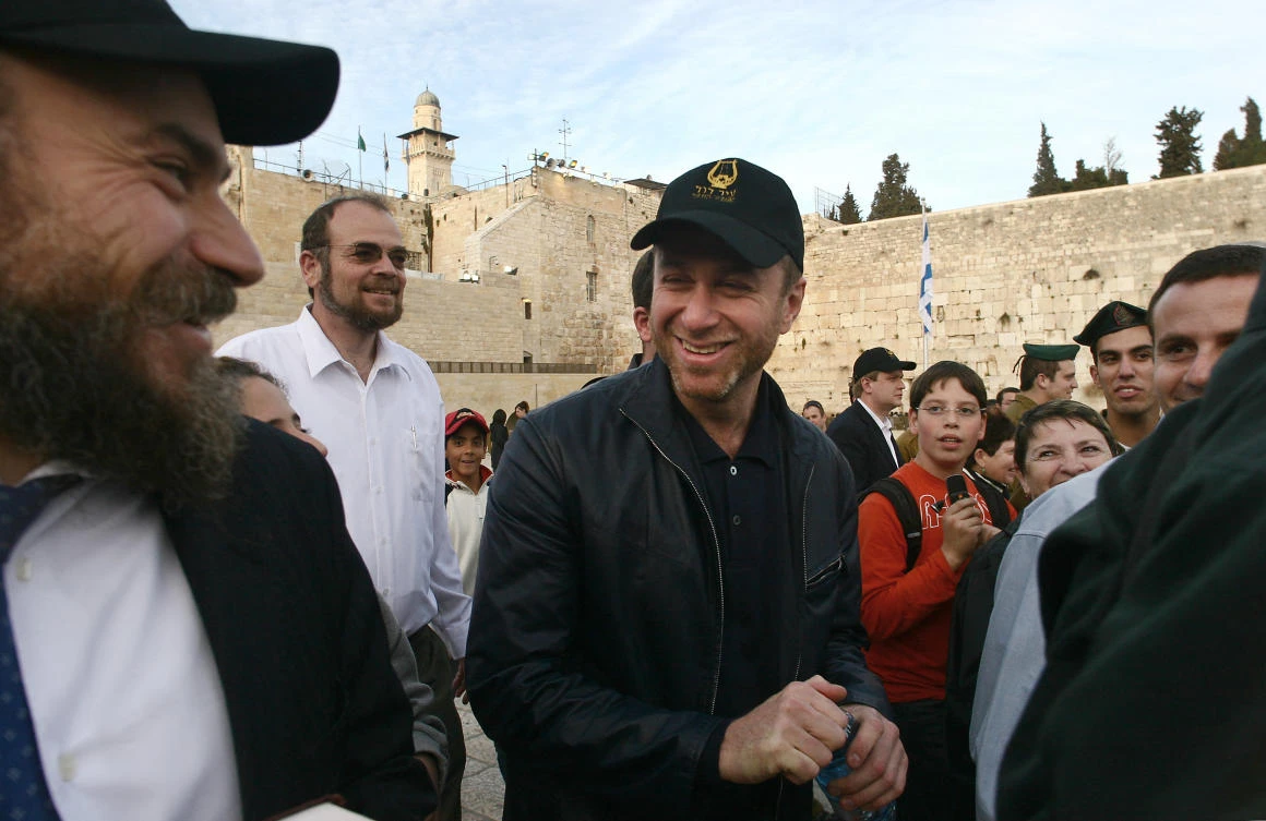 Portuguese officers detain rabbi over Roman Abramovich citizenship