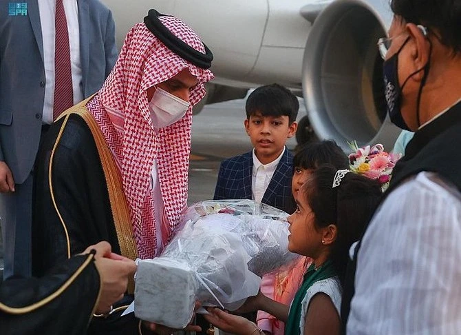 Saudi Arabian Foreign Minister Prince Faisal bin Farhan is welcomed to Dhaka. (SPA)