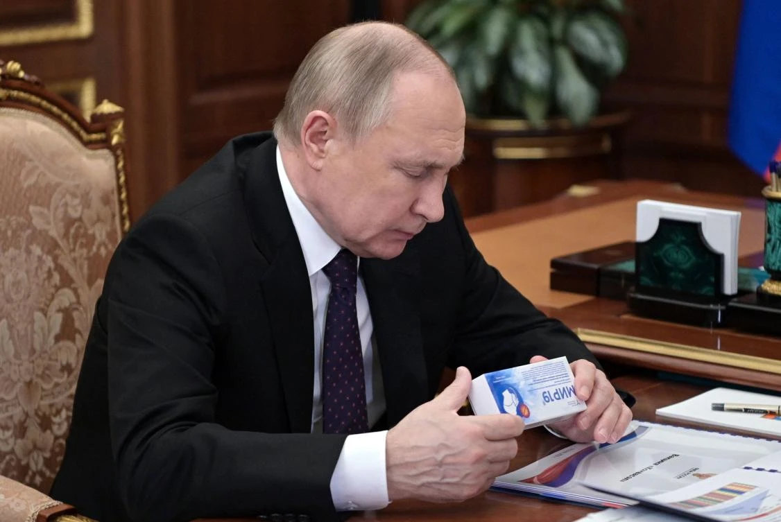 Putin book tops UK bestsellers after Abramovich sued author