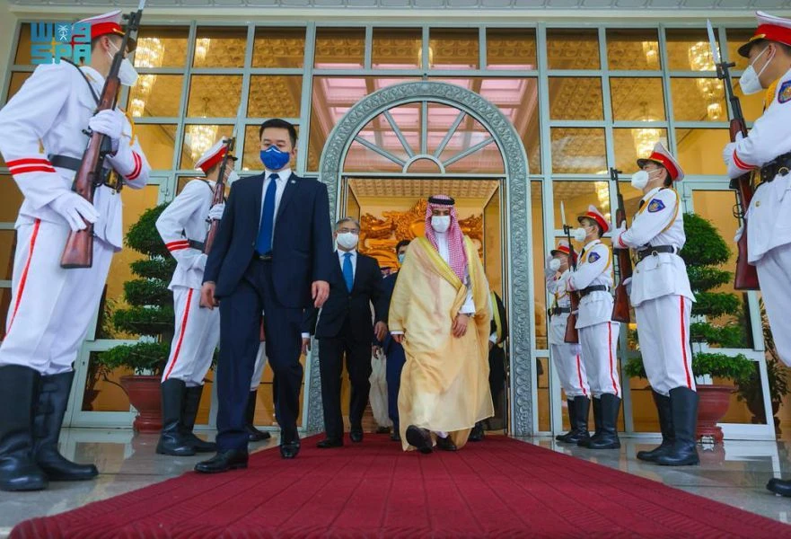 Saudi FM meets Vietnamese prime minister during Hanoi visit