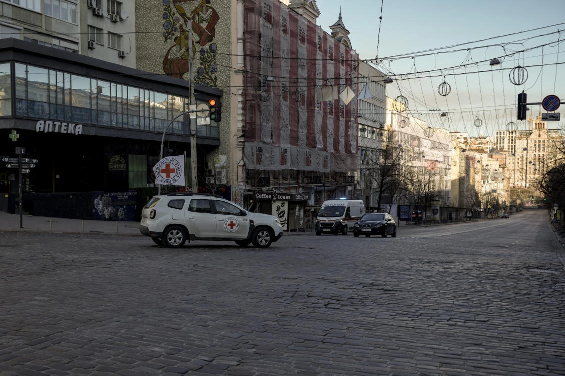 An ICRC vehicle drives on a deserted boulevard in downtown Kyiv on Wednesday as authorities declared a 35 hour curfew in the Ukrainian capital. (AP)