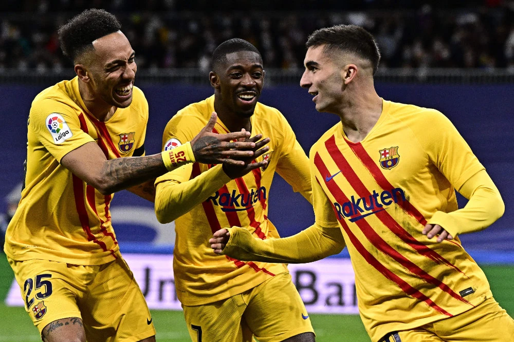 Barcelona stuns Madrid 4-0 at Bernabéu to end losing streak