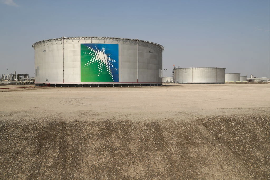 Moody's sees Aramco's cash flow rise in line with big oil players